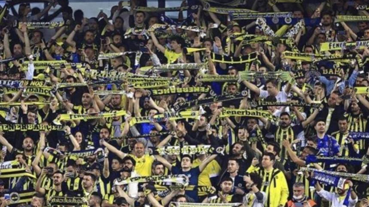 Derbide Fenerbahçe ve Galatasaray taraftarları: 'Şehitler ölmez, vatan bölünmez!'