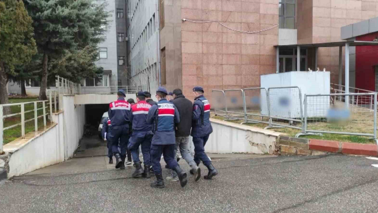 Göçmen kaçakçılarına büyük darbe: 4 kişi kıskıvrak yakalandı