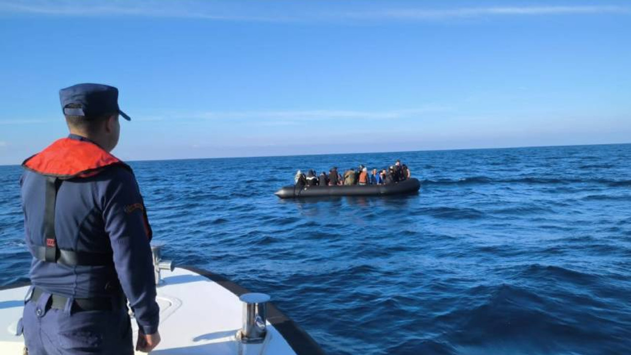 Çanakkale açıklarında 34 düzensiz göçmen kurtarıldı