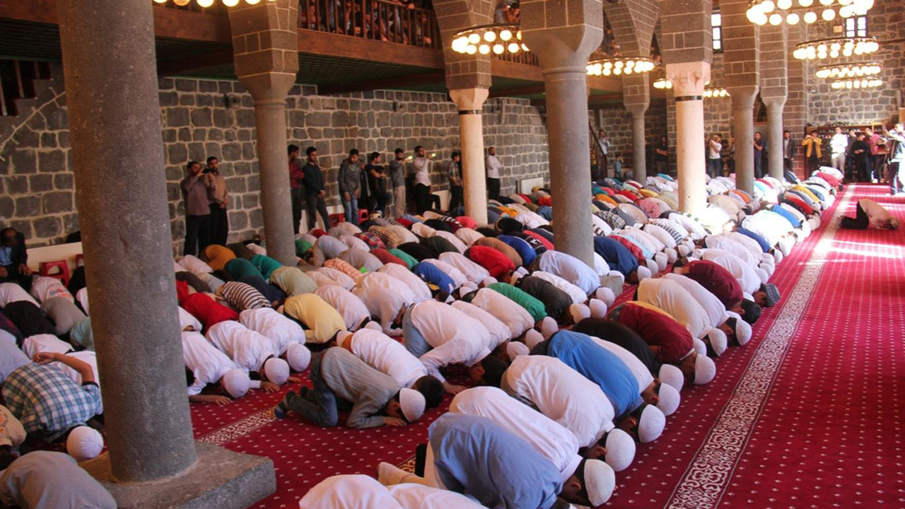 16 Ağustos Cuma namazı saat kaçta kılınacak? İstanbul, Ankara, İzmir 16 Ağustos il il Cuma namazı saatleri Diyanet 2024