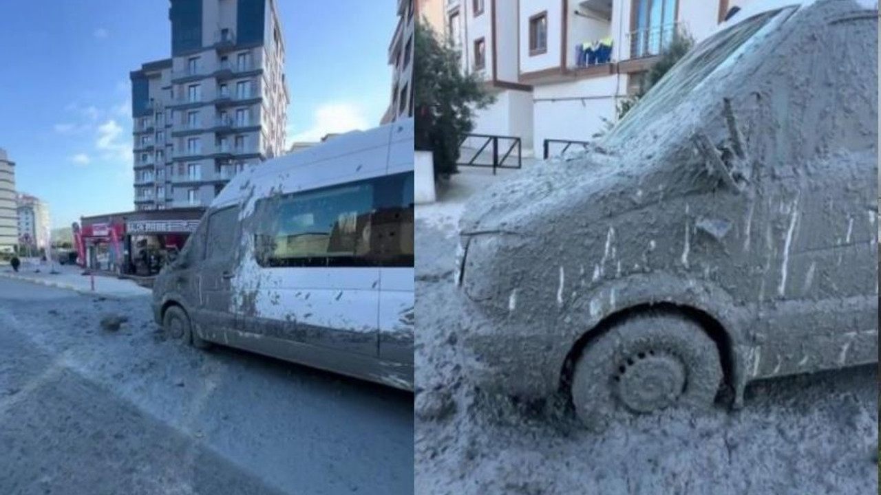Ani fren yapan kamyonun dorsesindeki çimento araçların üzerinde döküldü