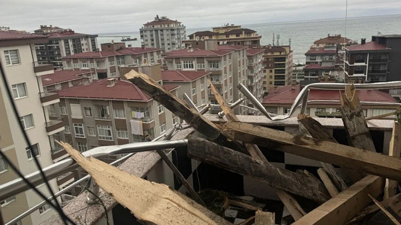 Ülke genelinde olumsuz hava mevcut: Ankara’da fırtına çatıları uçurdu!