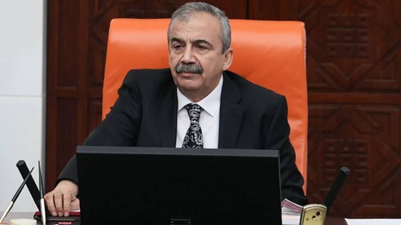 Sırrı Süreyya Önder, TBMM Genel Kurulu'nda rahatsızlanarak hastaneye kaldırıldı