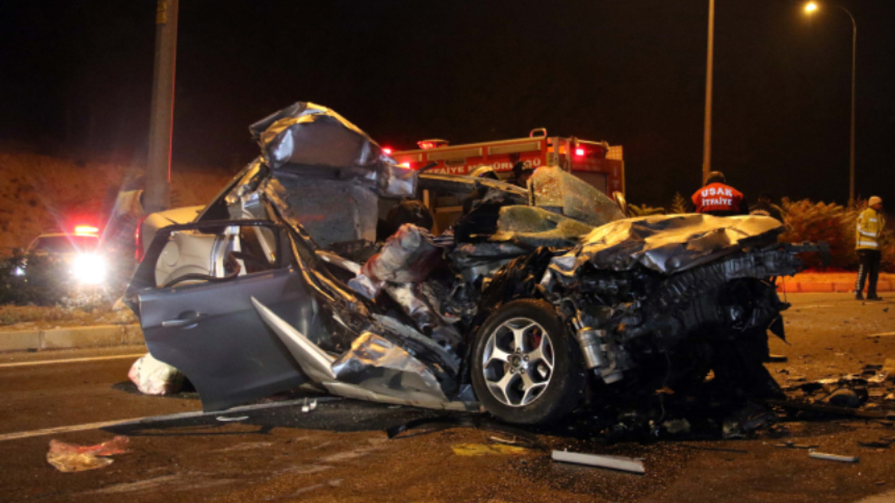 Uşak'ta feci trafik kazası: 8 yaralı