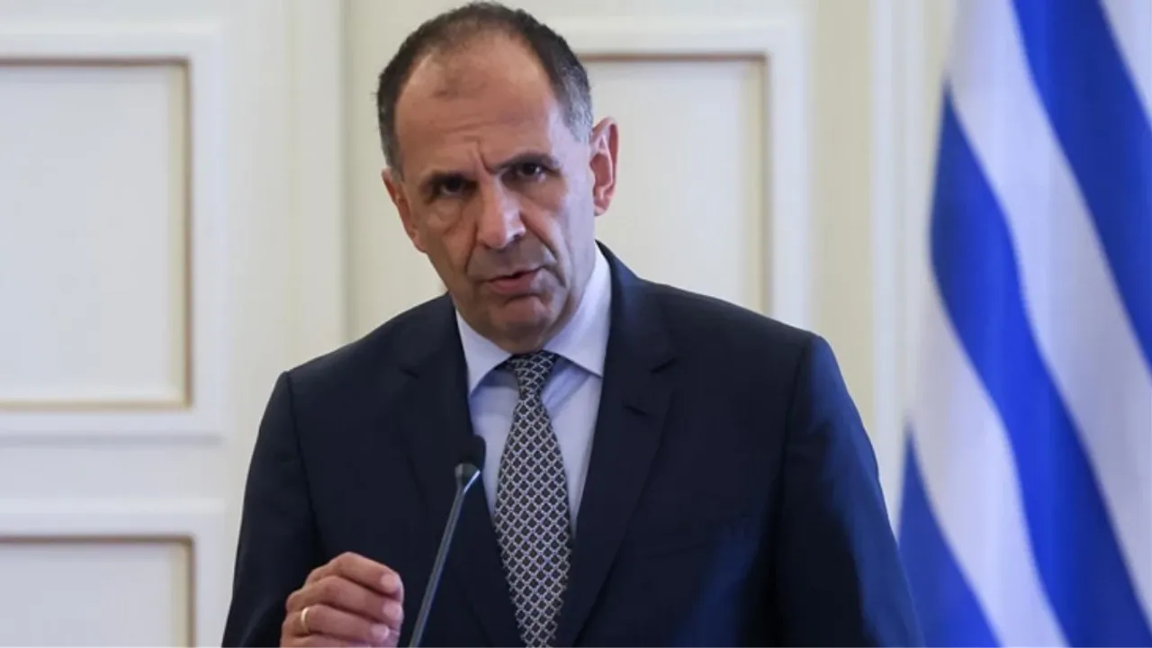 Yunan Bakan, Erdoğan’ın önünde neden eğildiğini açıkladı!