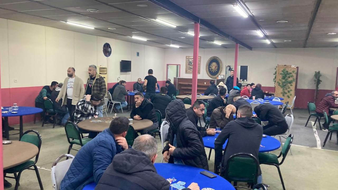 Tombala yöntemiyle kumar oynuyorlardı, jandarma hepsini suçüstü yakaladı
