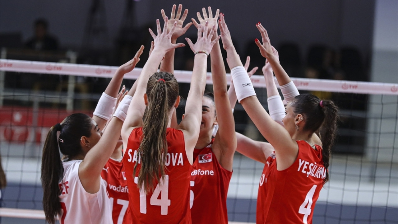 20 Yaş Altı Kadın Milli Voleybol Takımı, Avrupa Şampiyonası Elemeleri'nde finale çıktı