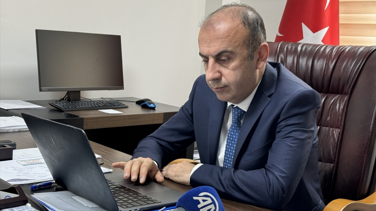 Adıyaman Üniversitesi Rektörü Kelleş, AA'nın "Yılın Kareleri" oylamasına katıldı