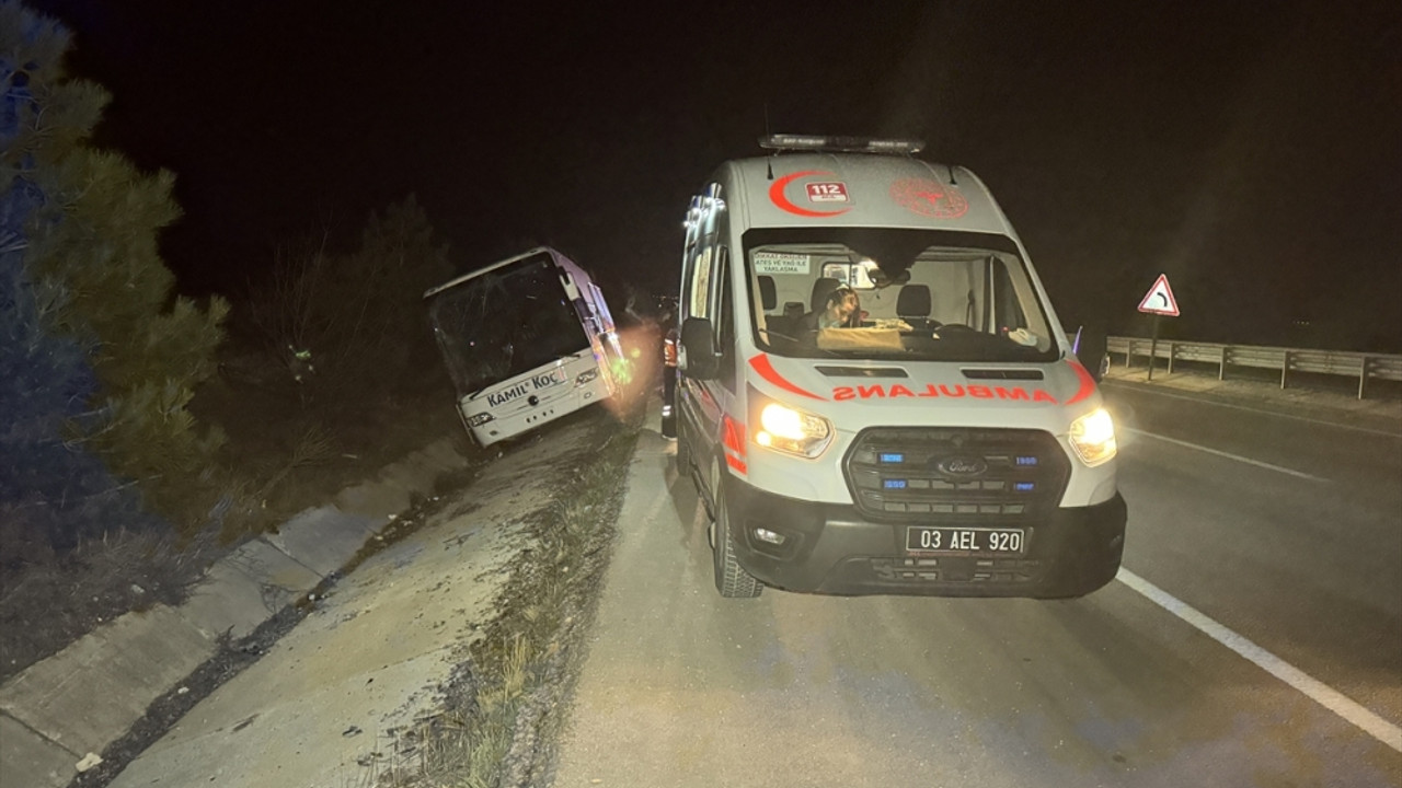 Afyonkarahisar'daki trafik kazasında 4 kişi yaralandı