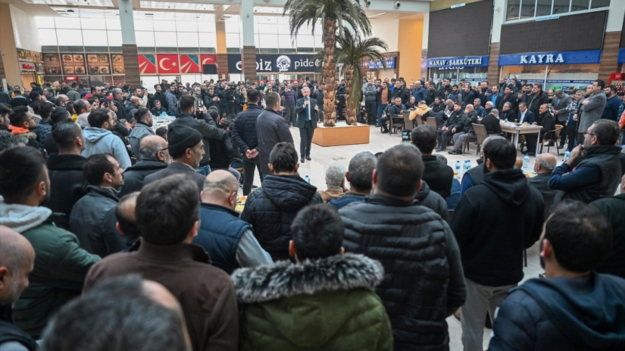 Ankara Büyükşehir Belediye Başkanı Yavaş, Kahramankazan'da kamyoncularla buluştu: