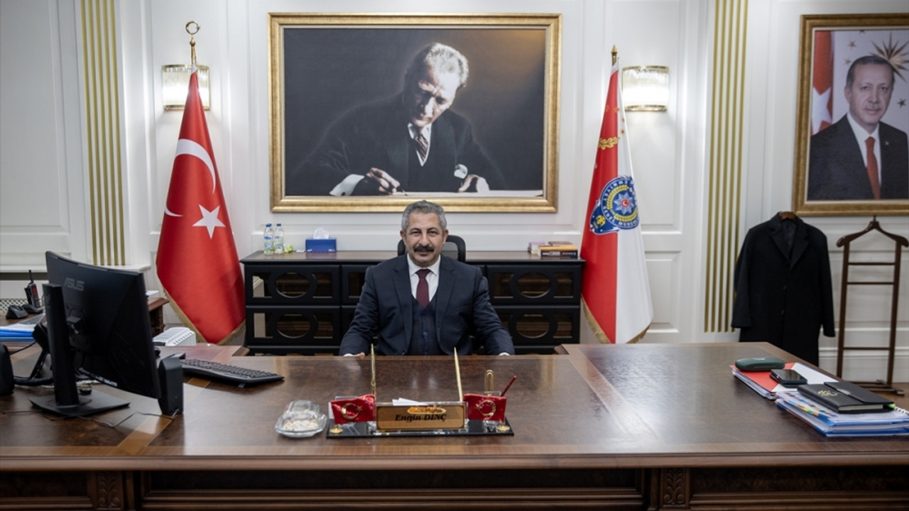 Ankara Emniyet Müdürü Dinç, AA'nın "Yılın Kareleri" oylamasına katıldı