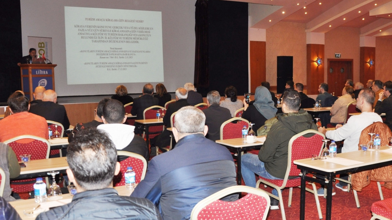 Antalya'da konutların turizm amaçlı kiralanmasına ilişkin yönetmelik hakkında bilgilendirme yapıldı