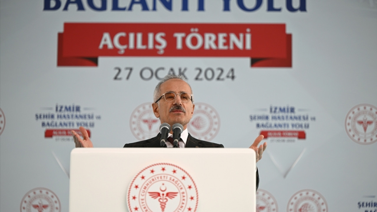 Bakan Uraloğlu, İzmir Bayraklı Şehir Hastanesinin açılışında konuştu: