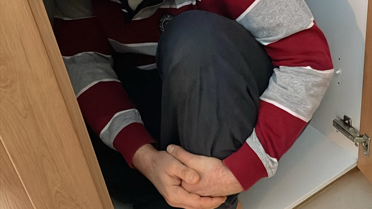 Bursa'da firari FETÖ'cü saklandığı mutfak dolabında yakalandı