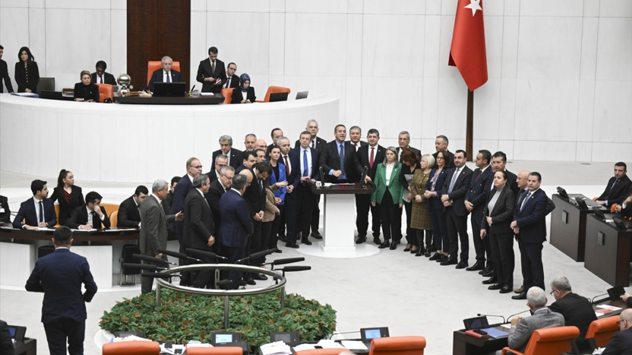 Çalışma hayatıyla ilgili düzenlemeler içeren kanun teklifi TBMM'de kabul edildi