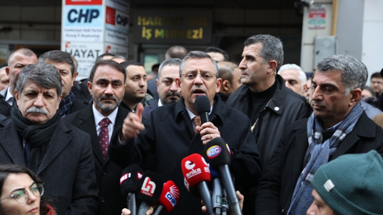 CHP Genel Başkanı Özgür Özel, Elazığ'da partililerle buluştu: