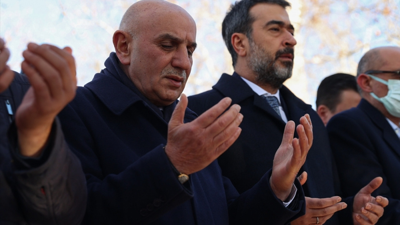 Cumhur İttifakı'nın Ankara Büyükşehir Belediye başkan adayı Altınok esnaf ziyaretinde bulundu: