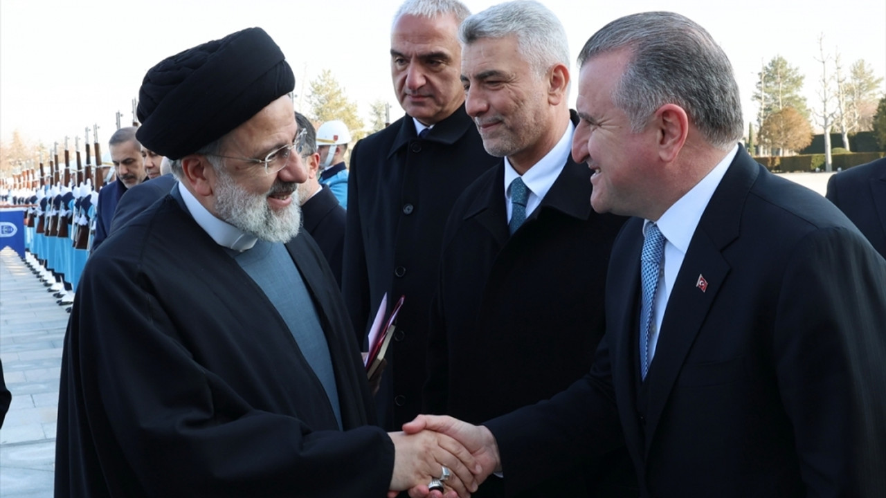 Cumhurbaşkanı Erdoğan, İran Cumhurbaşkanı Reisi'yi resmi törenle karşıladı