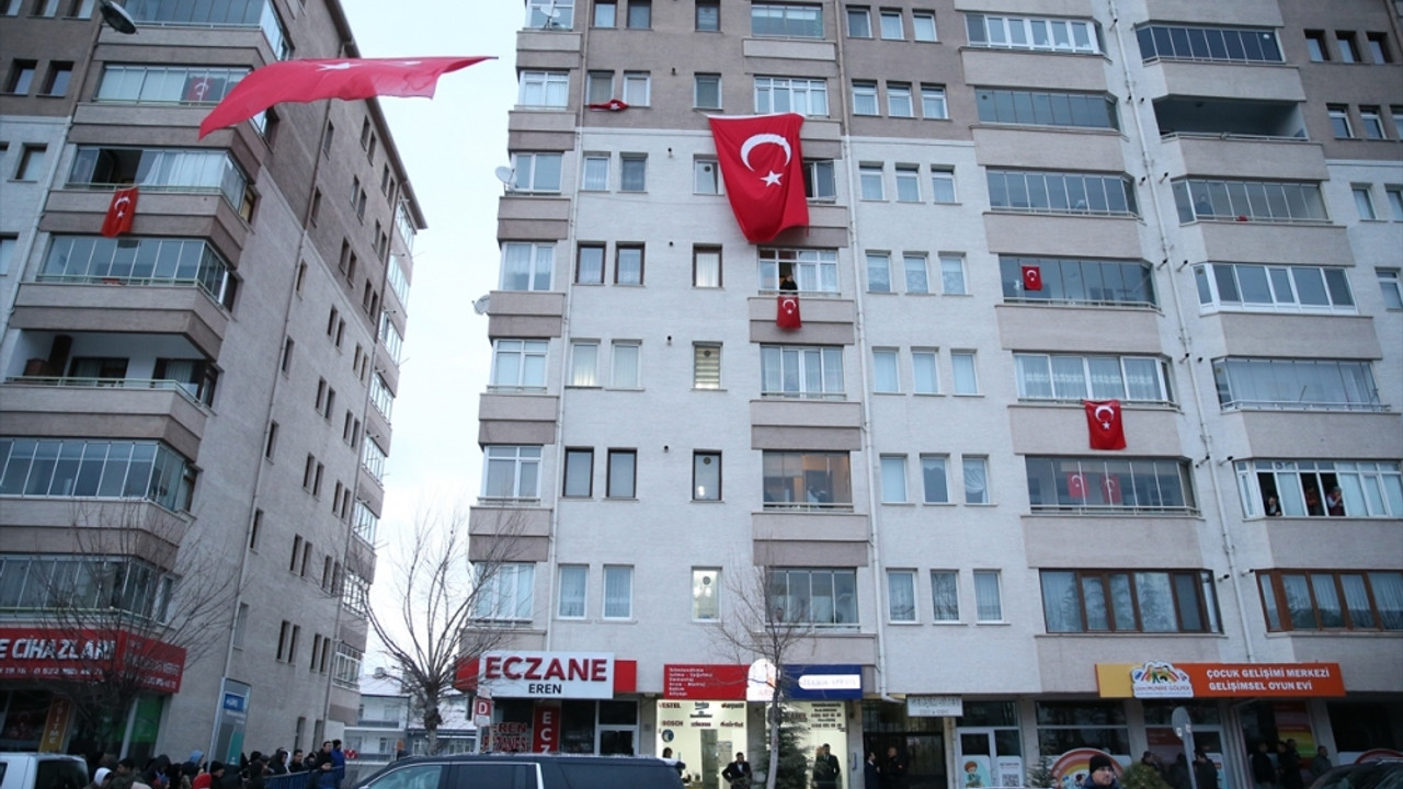 Cumhurbaşkanı Erdoğan, şehit Sözleşmeli Er Evcin'in ailesini ziyaret etti