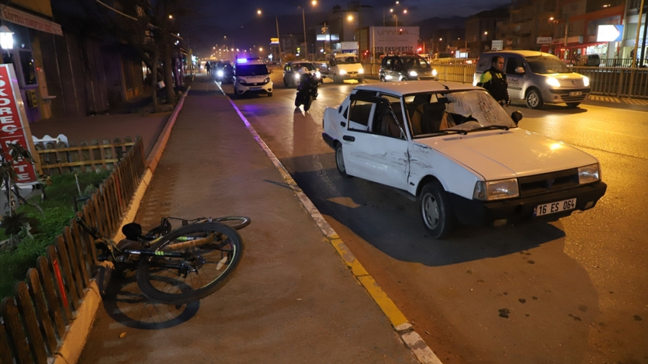 Denizli'de otomobilin çarptığı bisikletin sürücüsü öldü