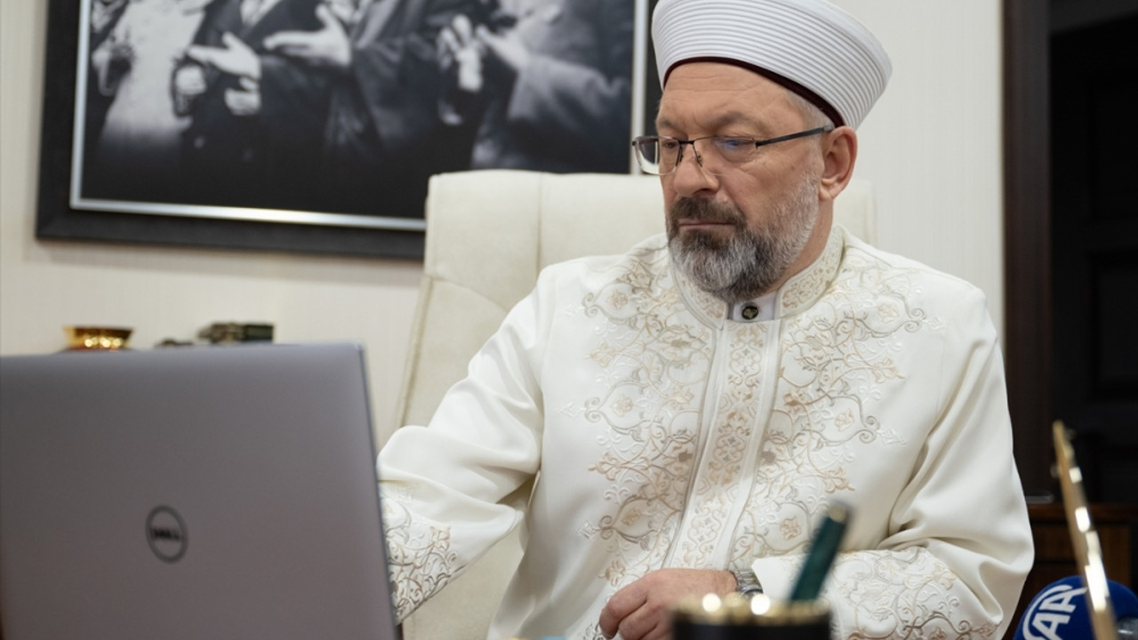 Diyanet İşleri Başkanı Erbaş, AA'nın "Yılın Kareleri" oylamasına katıldı: