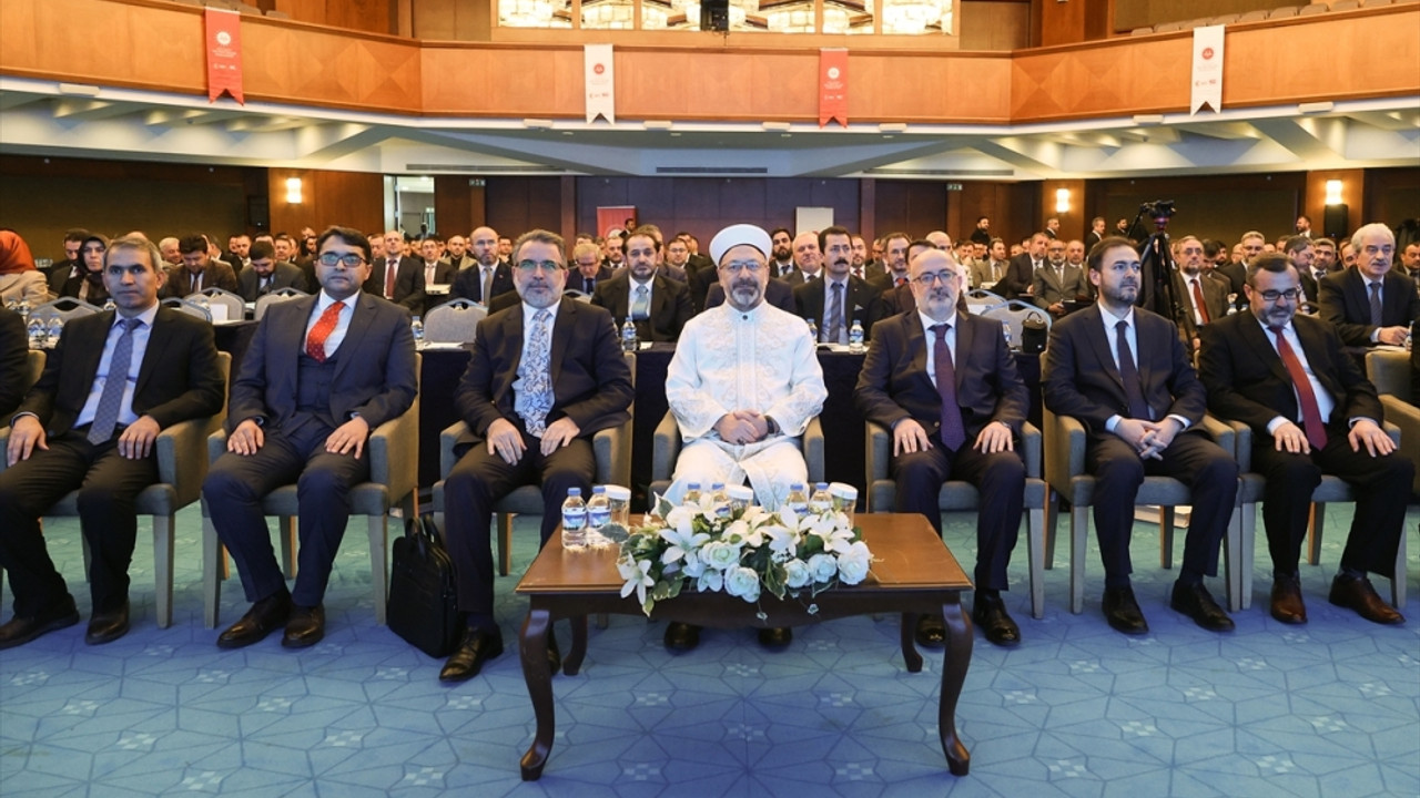 Diyanet İşleri Başkanı Erbaş, Eğitim Görevlileri Değerlendirme Toplantısı'nda konuştu: