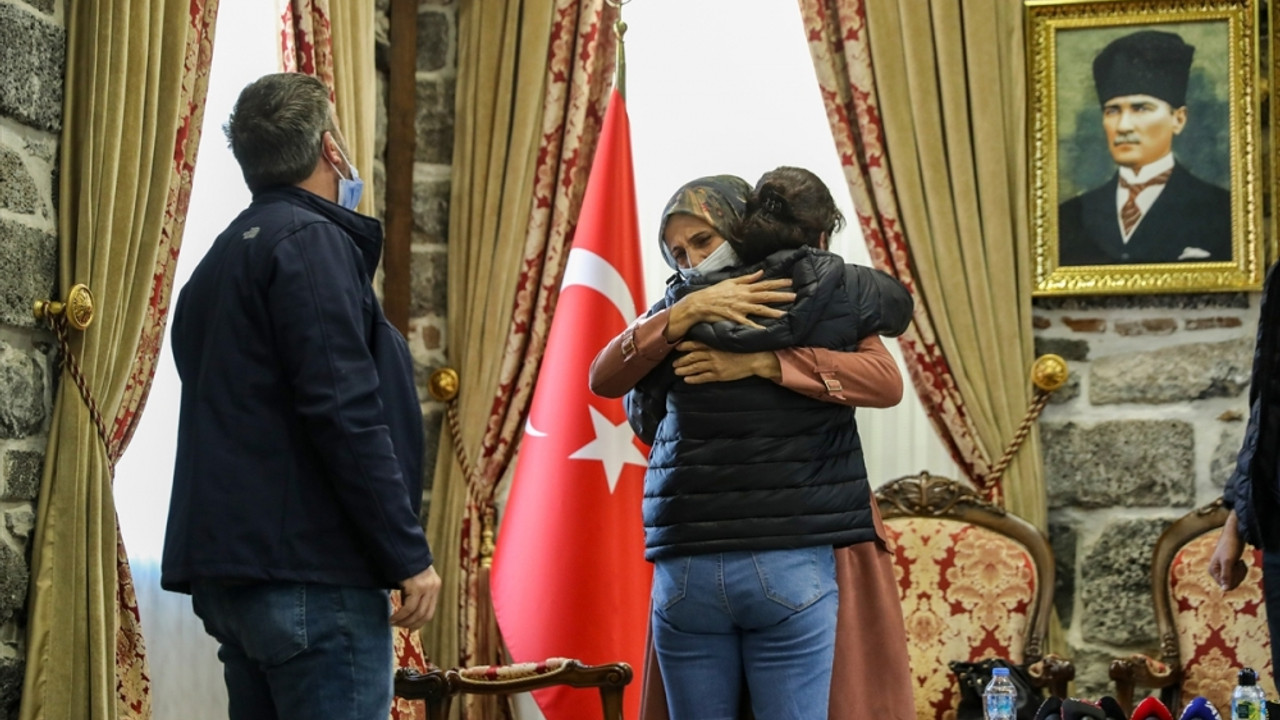 Diyarbakır annelerinden biri daha evladına kavuştu