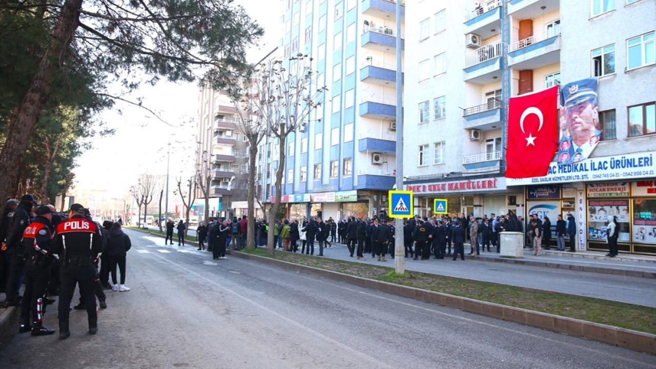 Diyarbakır'da şehit edilen Gaffar Okkan ve 5 polis memuru törenle anıldı