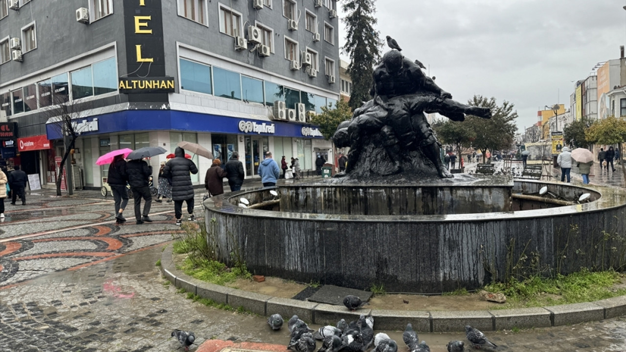 Edirne'de sağanak etkili oluyor