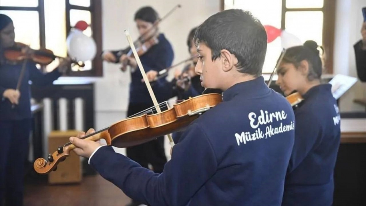Edirne'de spor ve sanatla devamsızlık yapan öğrenciler okula kazandırıldı
