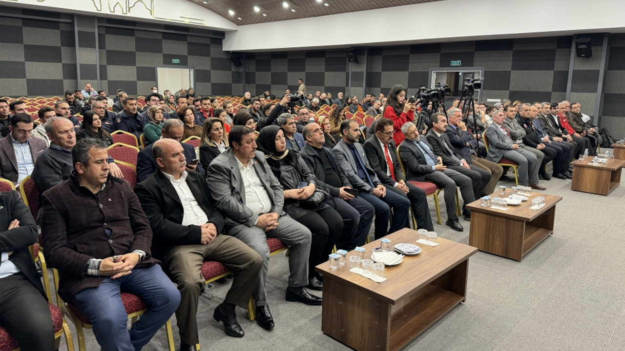 Elazığ’da "Deprem riskiyle yüzleşmek, Bilinçli Toplum, Güvenli Gelecek" paneli düzenlendi