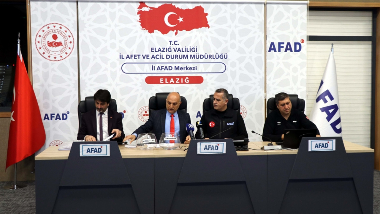 Elazığ'da depremzedeler için inşa edilen 118 konut ve 17 iş yerinin kurası çekildi