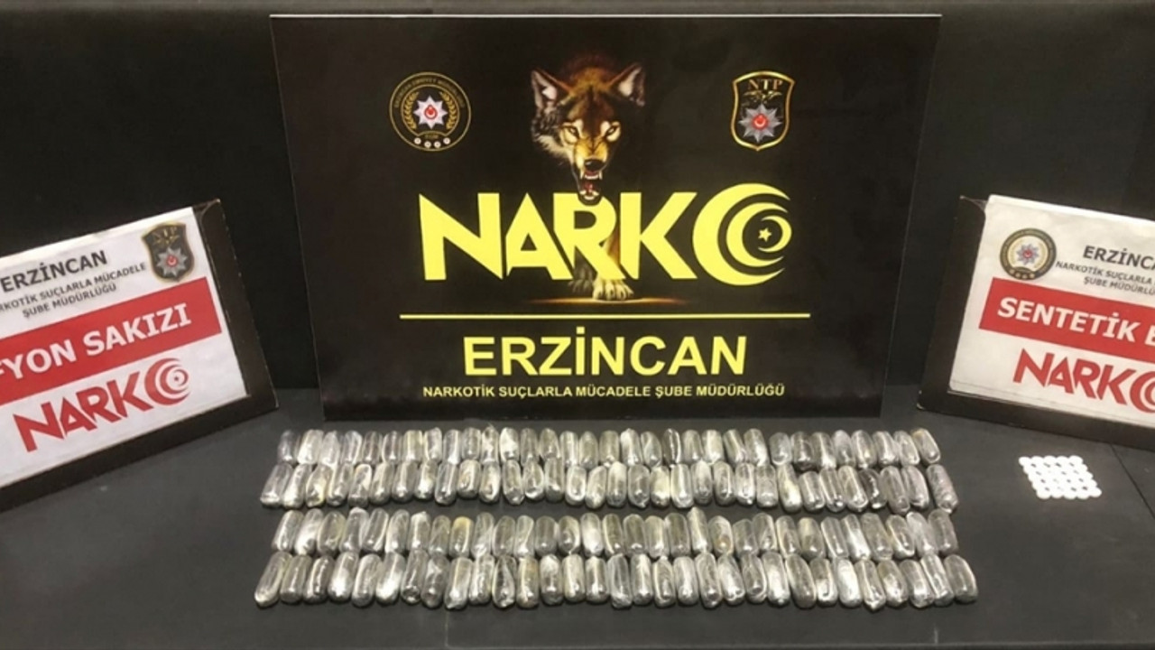 Erzincan'da midesi ve bağırsağında uyuşturucu kapsülleri bulunan İran uyruklu zanlı tutuklandı