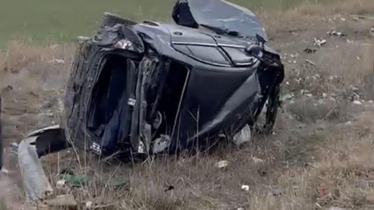 Eskişehir'de direğe çarpan otomobildeki 2 kişi öldü
