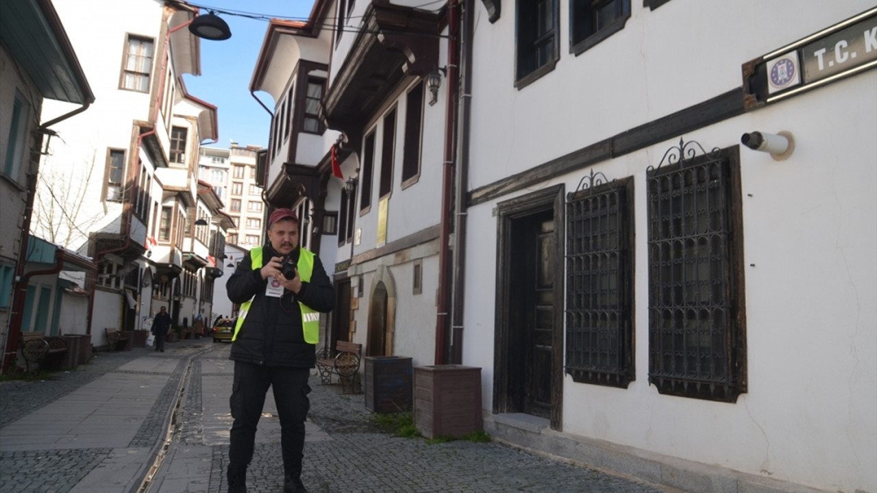 Fotoğraf tutkunları Kütahya'nın tarihi ve kültürel mekanlarında deklanşöre bastı