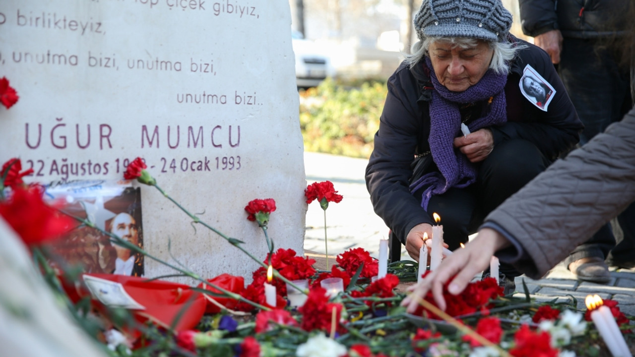 Gazeteci yazar Uğur Mumcu, ölümünün 31. yılında mezarı başında anıldı