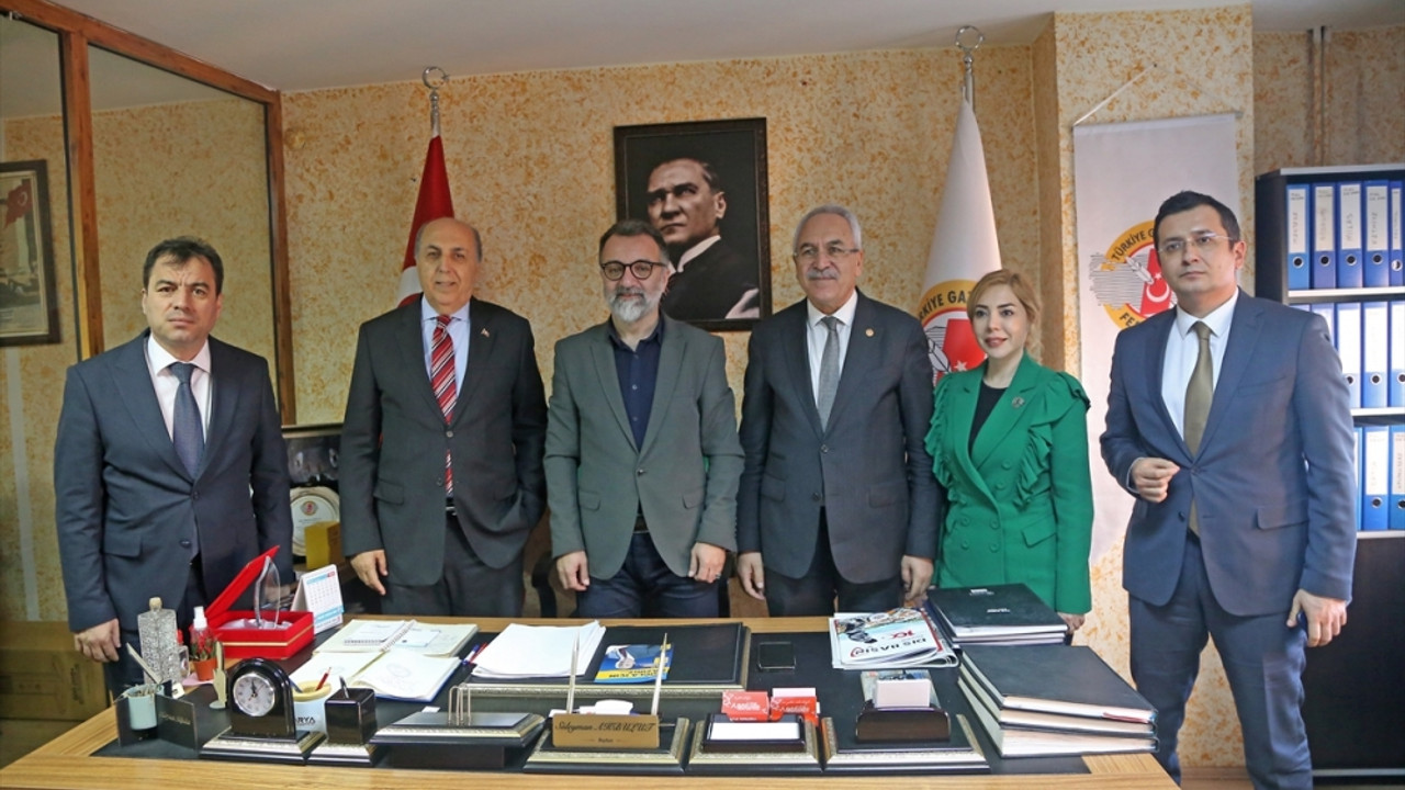 GÜNCELLEME - AK Parti Muğla Büyükşehir Belediye Başkan adayı Ayaydın, Menteşe'de ziyaretlerde bulundu