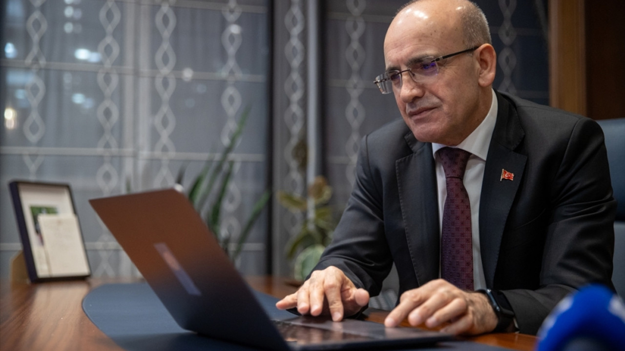 Hazine ve Maliye Bakanı Şimşek, AA'nın "Yılın Kareleri" oylamasına katıldı: