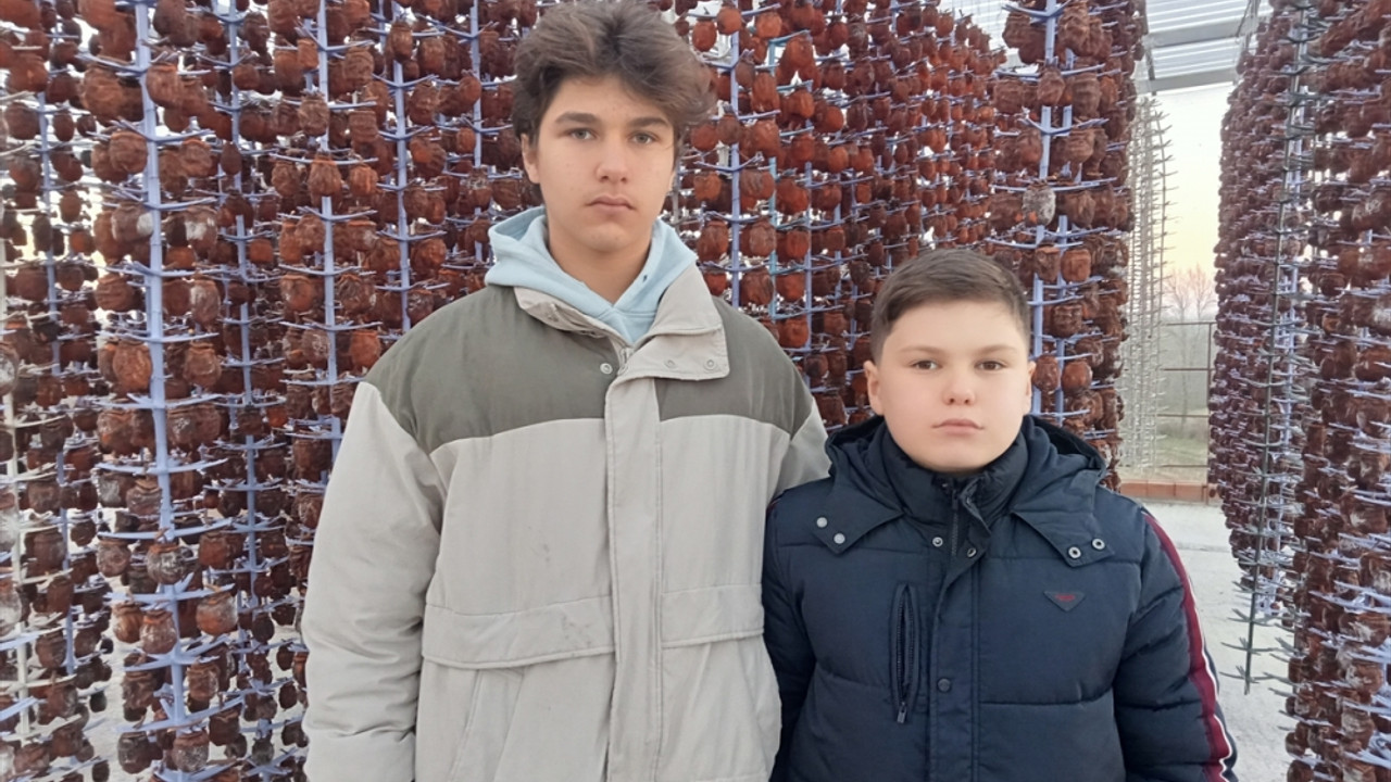 İki kardeşin geliştirdiği hurma soyma makinesi ailesinin üretimini artırdı