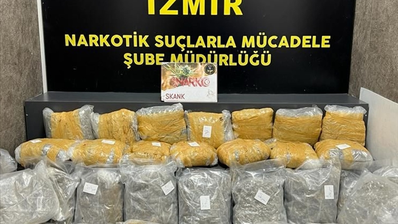 İzmir'de durdurulan kamyonda 19 kilo 225 gram esrar ele geçirildi