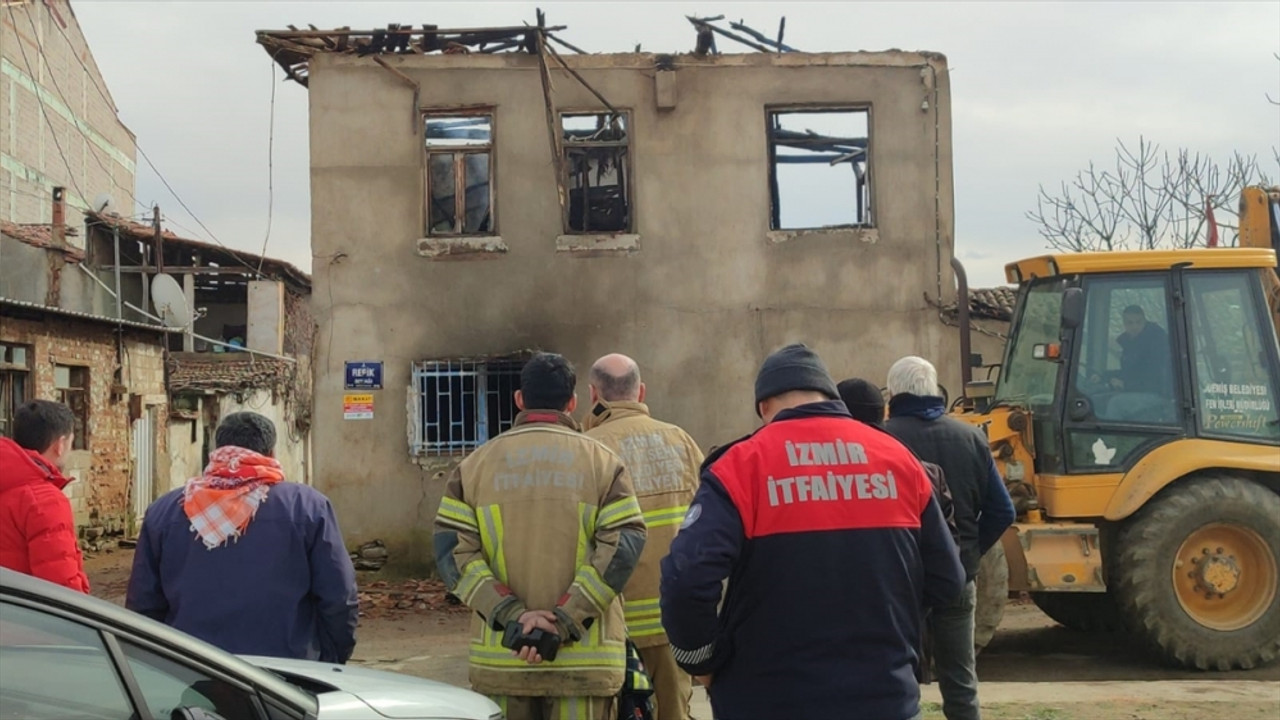 İzmir'de evde çıkan yangında 18 yaşındaki genç öldü