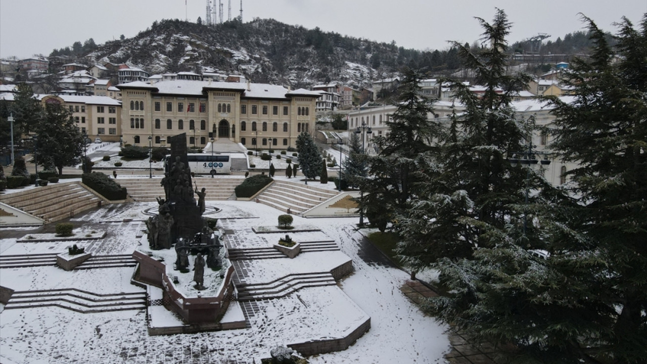 Kastamonu'da kar yağışı etkili oluyor