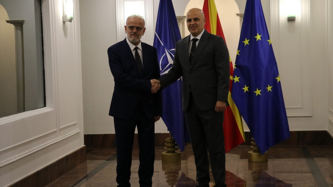 Kuzey Makedonya'da Geçici Hükümetin Başbakanı Caferi görevi devraldı