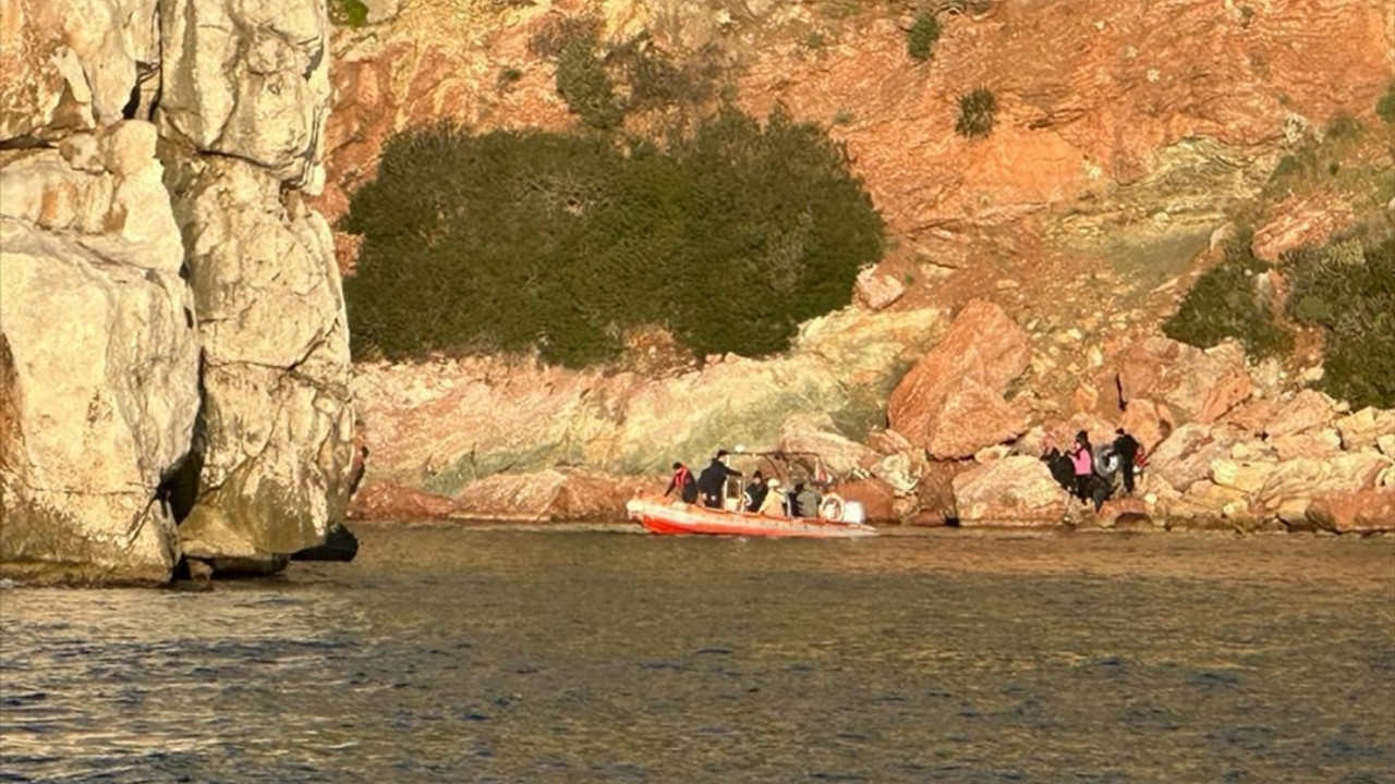 Muğla'da mahsur kalan 17 düzensiz göçmen kurtarıldı