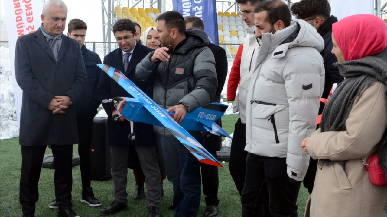 Muşlu gençler model uçak eğitimiyle TEKNOFEST'e hazırlanıyor