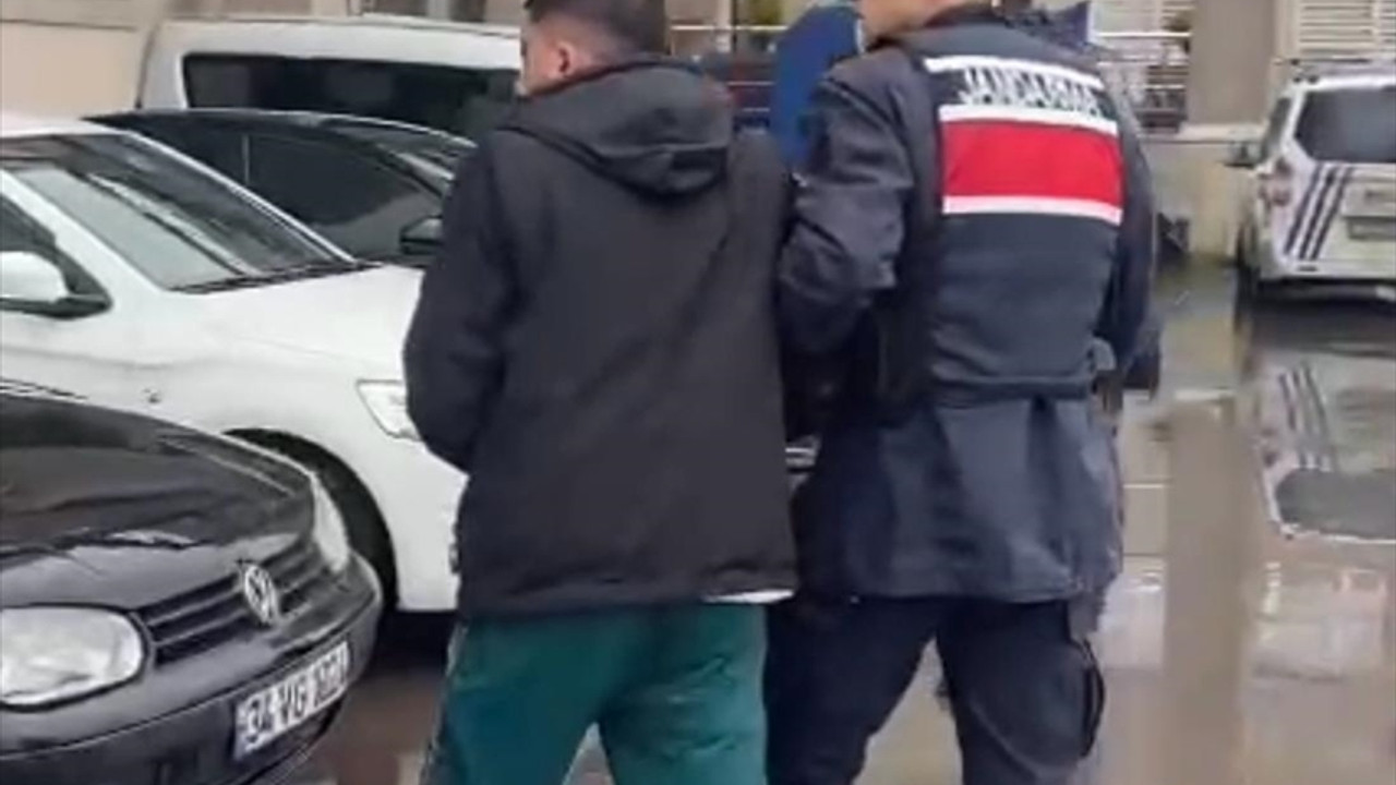 Tekirdağ'da dinlenme tesisinde bir kadının çantasını gasbeden 2 şüpheli tutuklandı