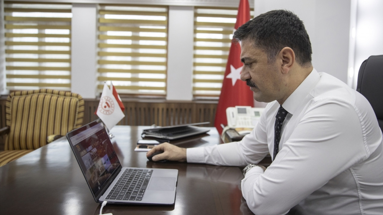 Tunceli Valisi Bülent Tekbıyıkoğlu, AA'nın "Yılın Kareleri" oylamasına katıldı