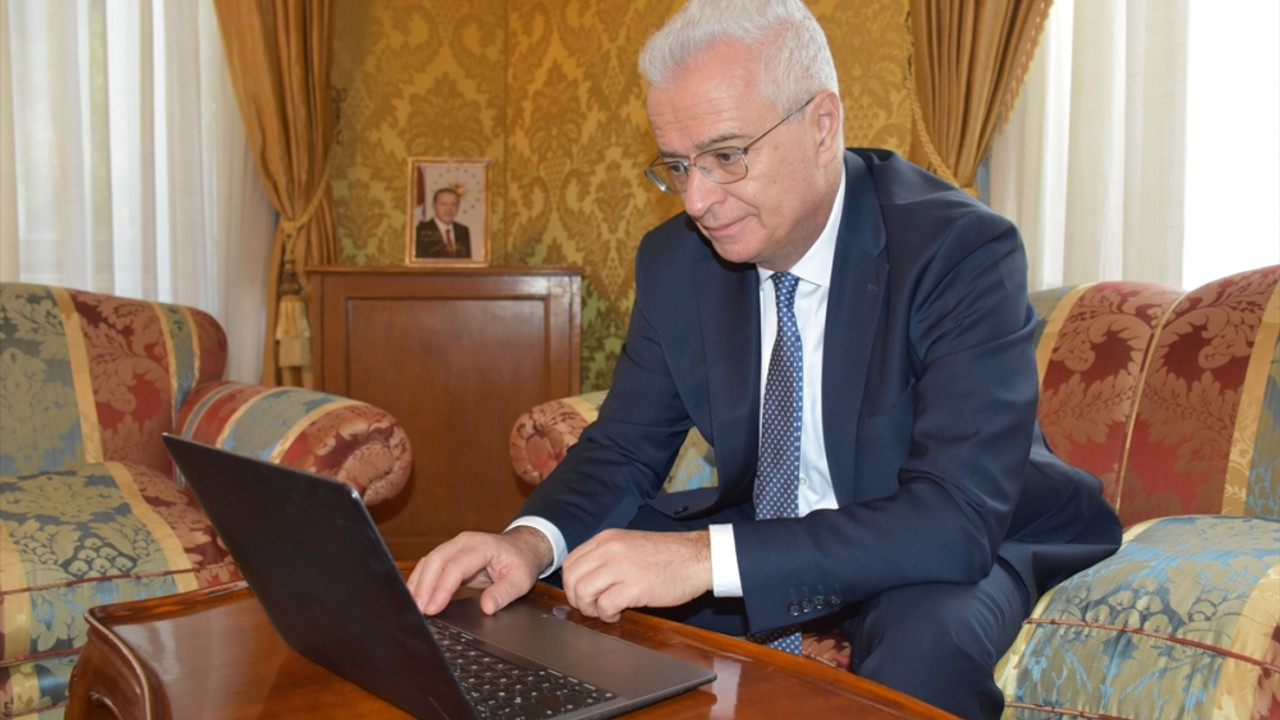 Türkiye'nin Roma Büyükelçisi Gücük, AA'nın "Yılın Kareleri" oylamasına katıldı