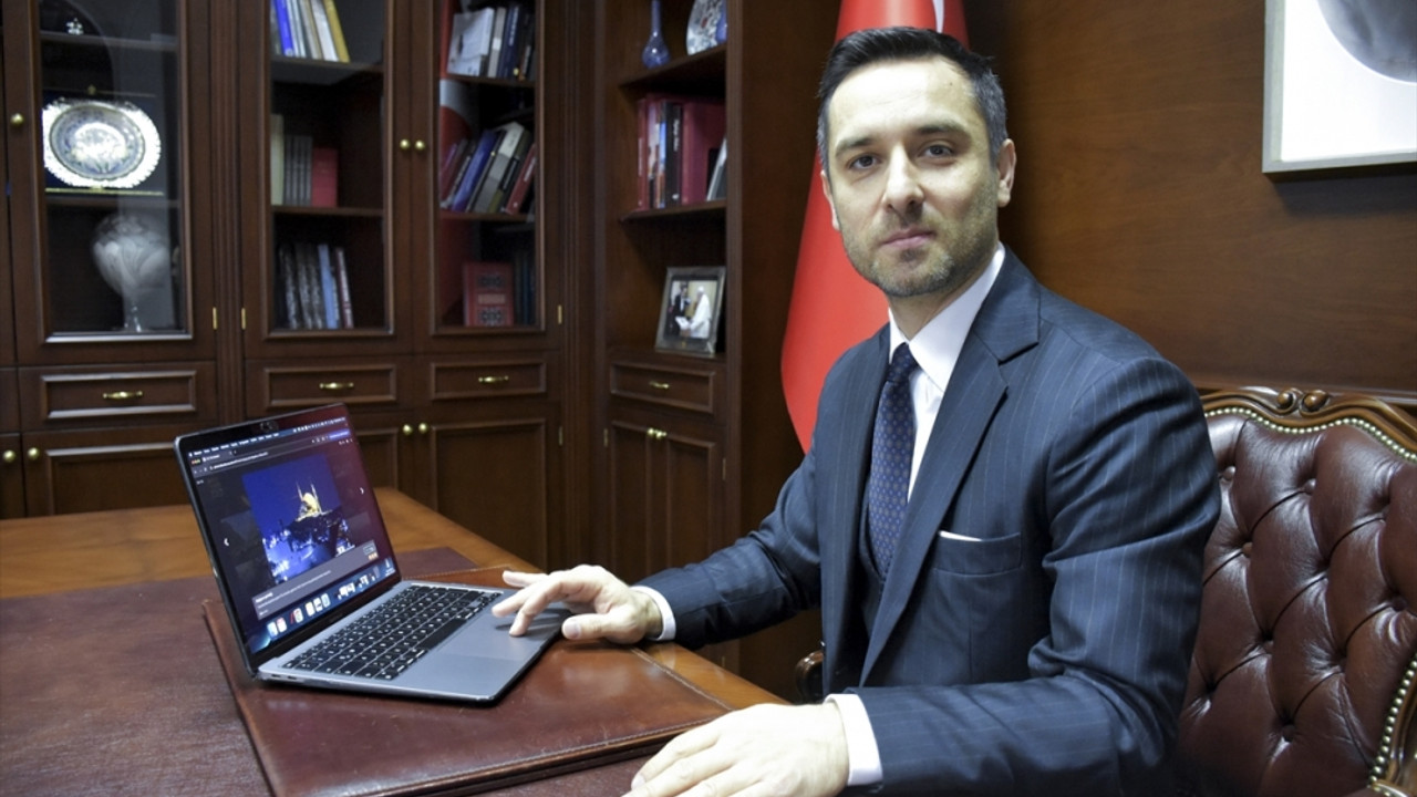 Türkiye'nin Vatikan Büyükelçisi Ulutaş, AA'nın "Yılın Kareleri" oylamasına katıldı