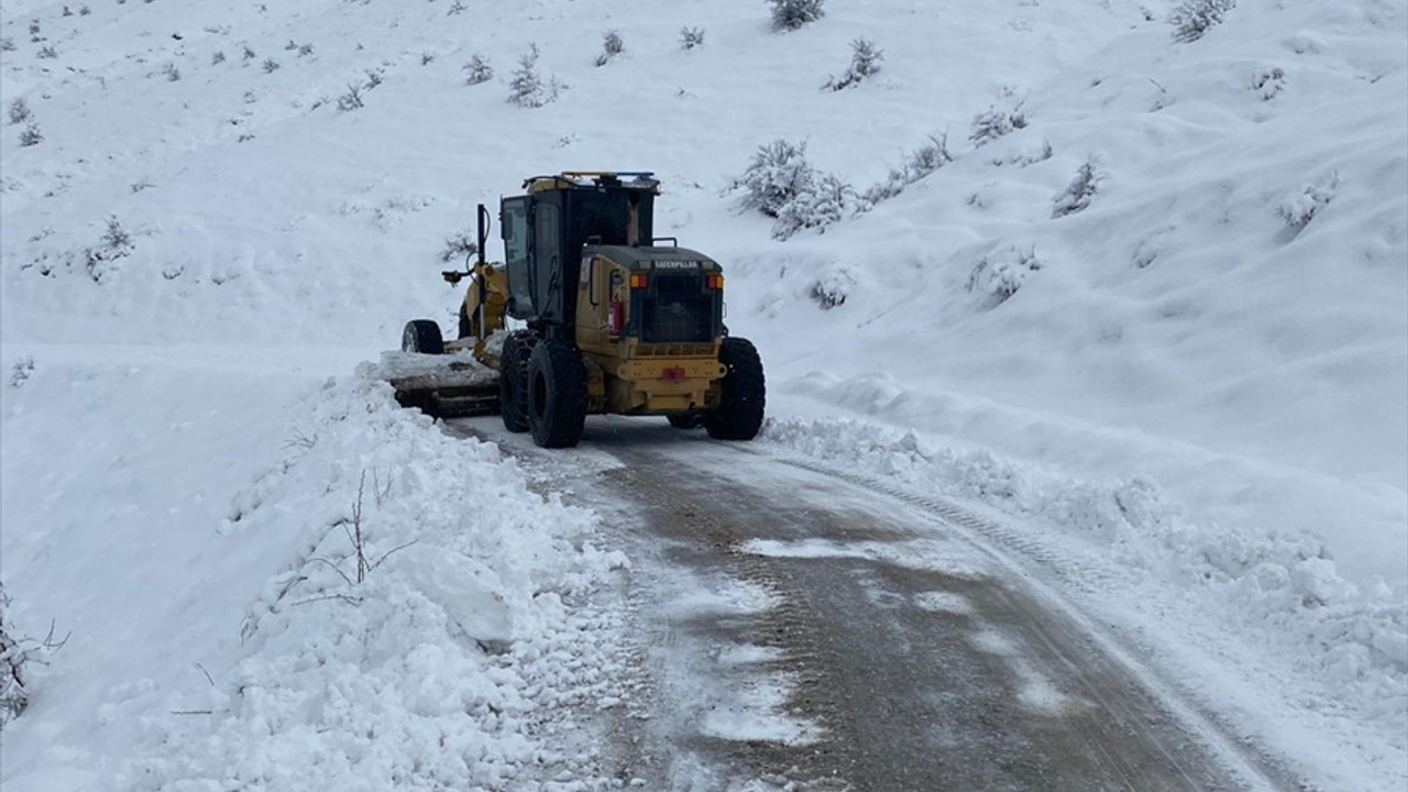 Van, Muş, Bitlis ve Hakkari'de 381 yerleşim birimine ulaşım sağlanamıyor